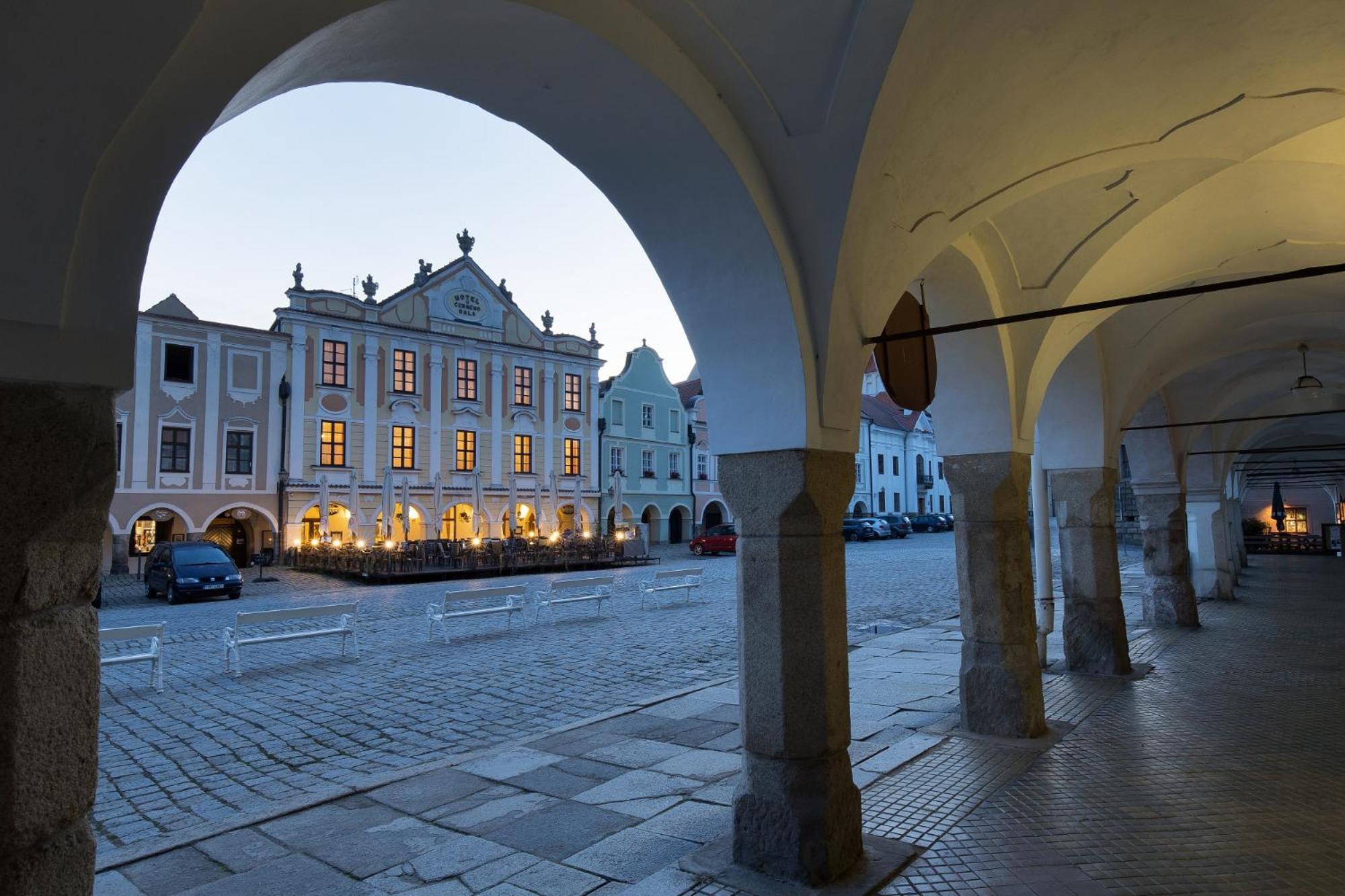 Hotel U Cerneho Orla Telc Exterior photo