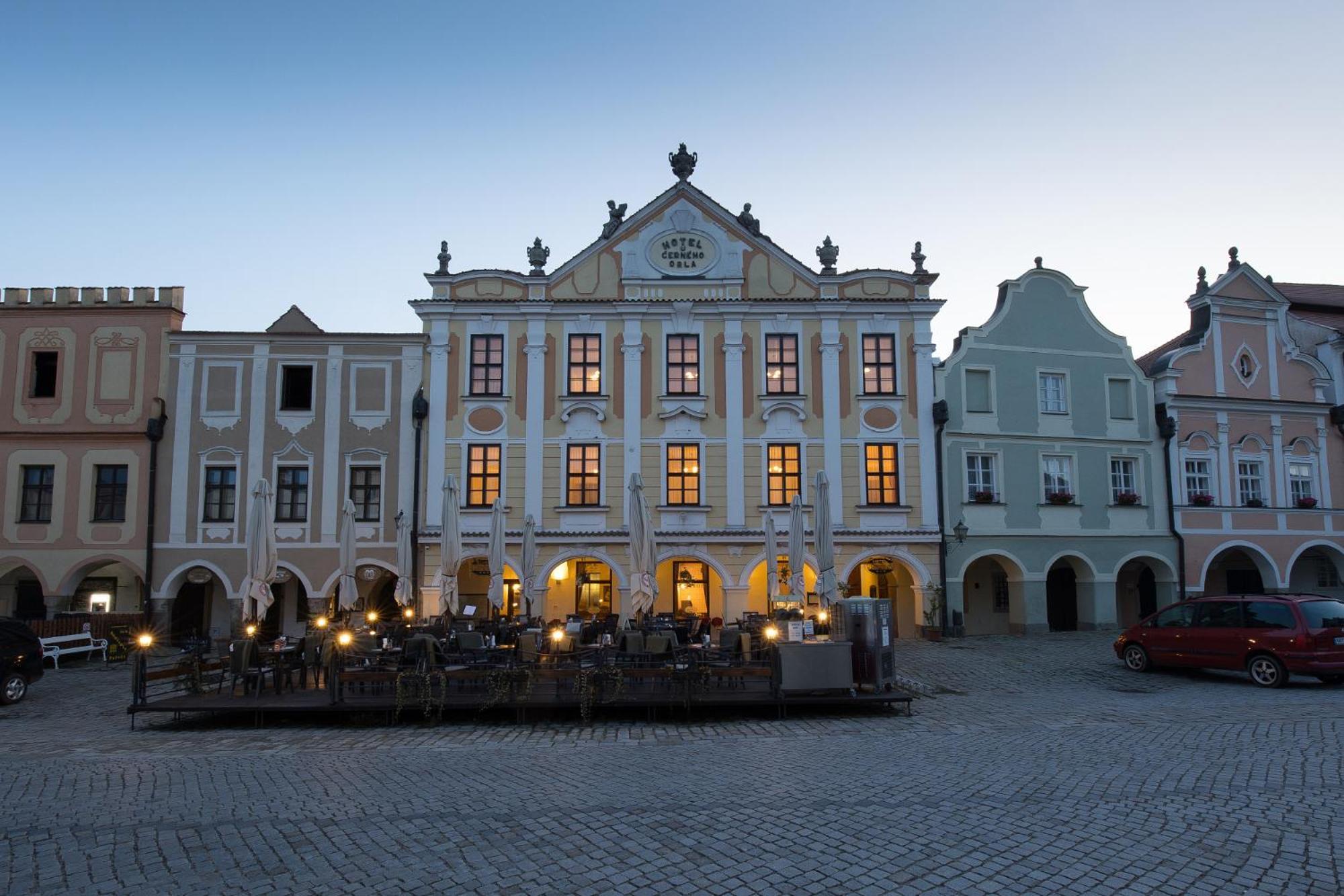 Hotel U Cerneho Orla Telc Exterior photo
