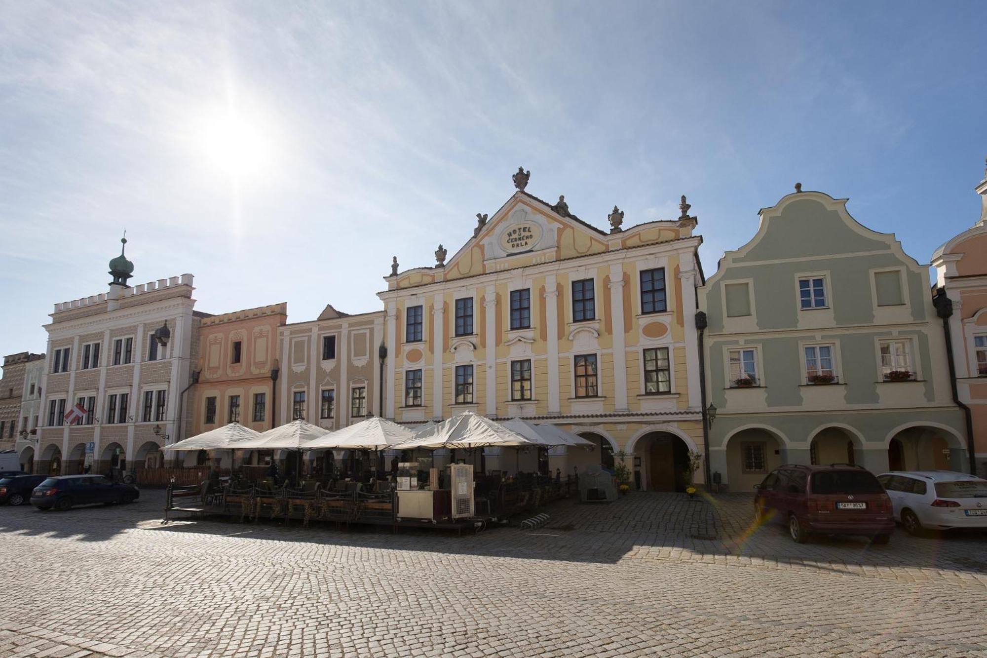 Hotel U Cerneho Orla Telc Exterior photo