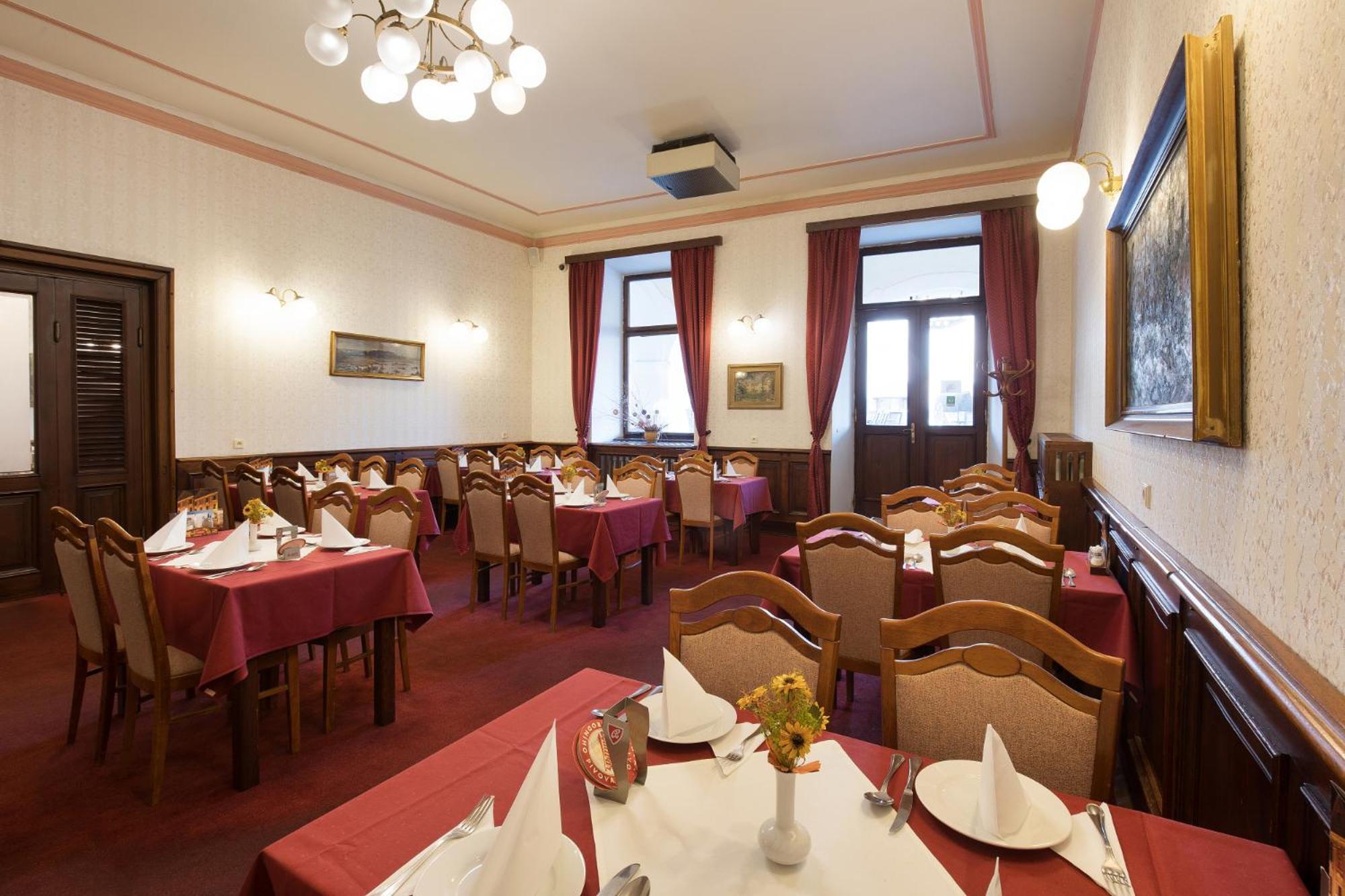 Hotel U Cerneho Orla Telc Exterior photo