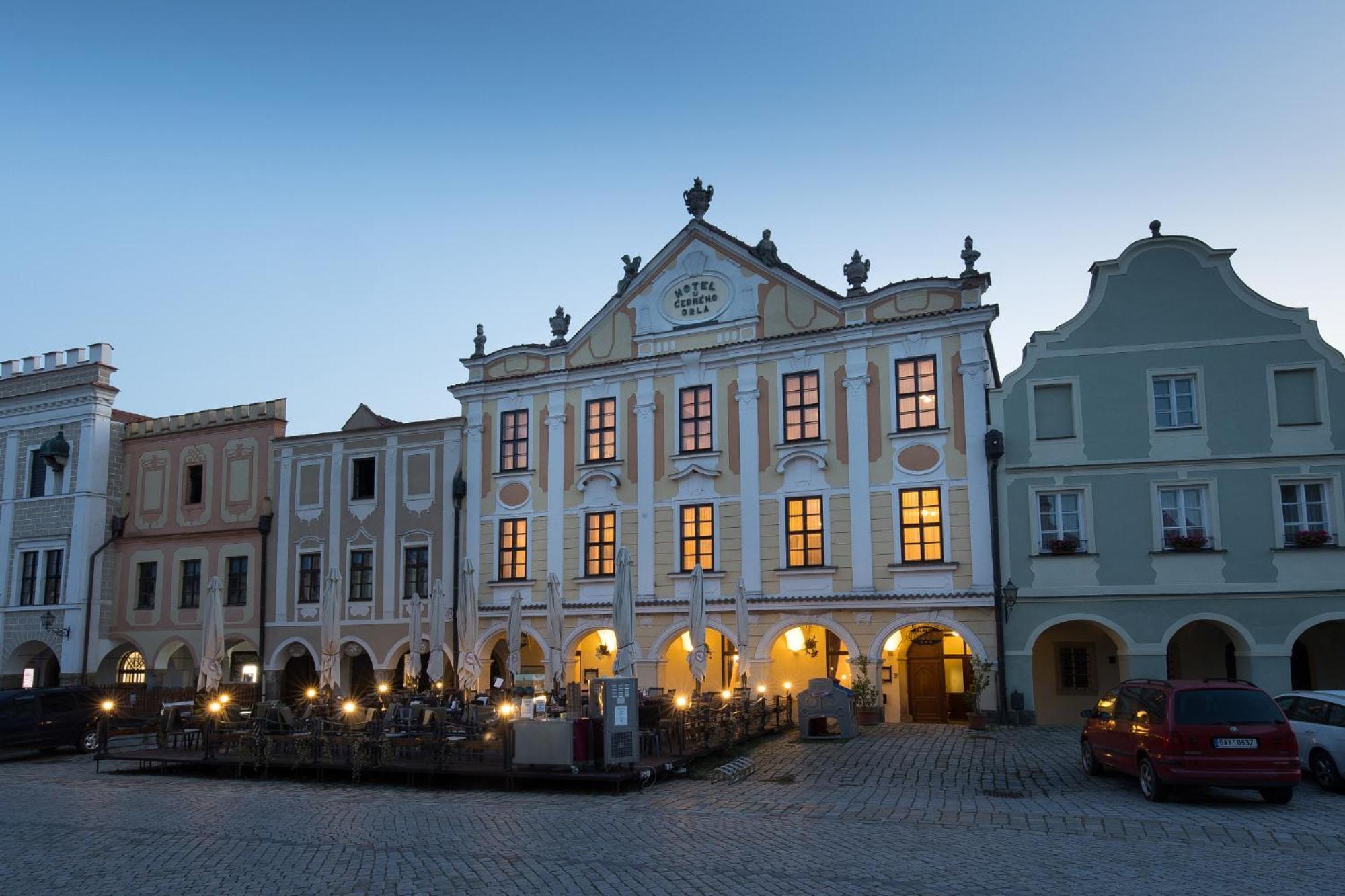 Hotel U Cerneho Orla Telc Exterior photo