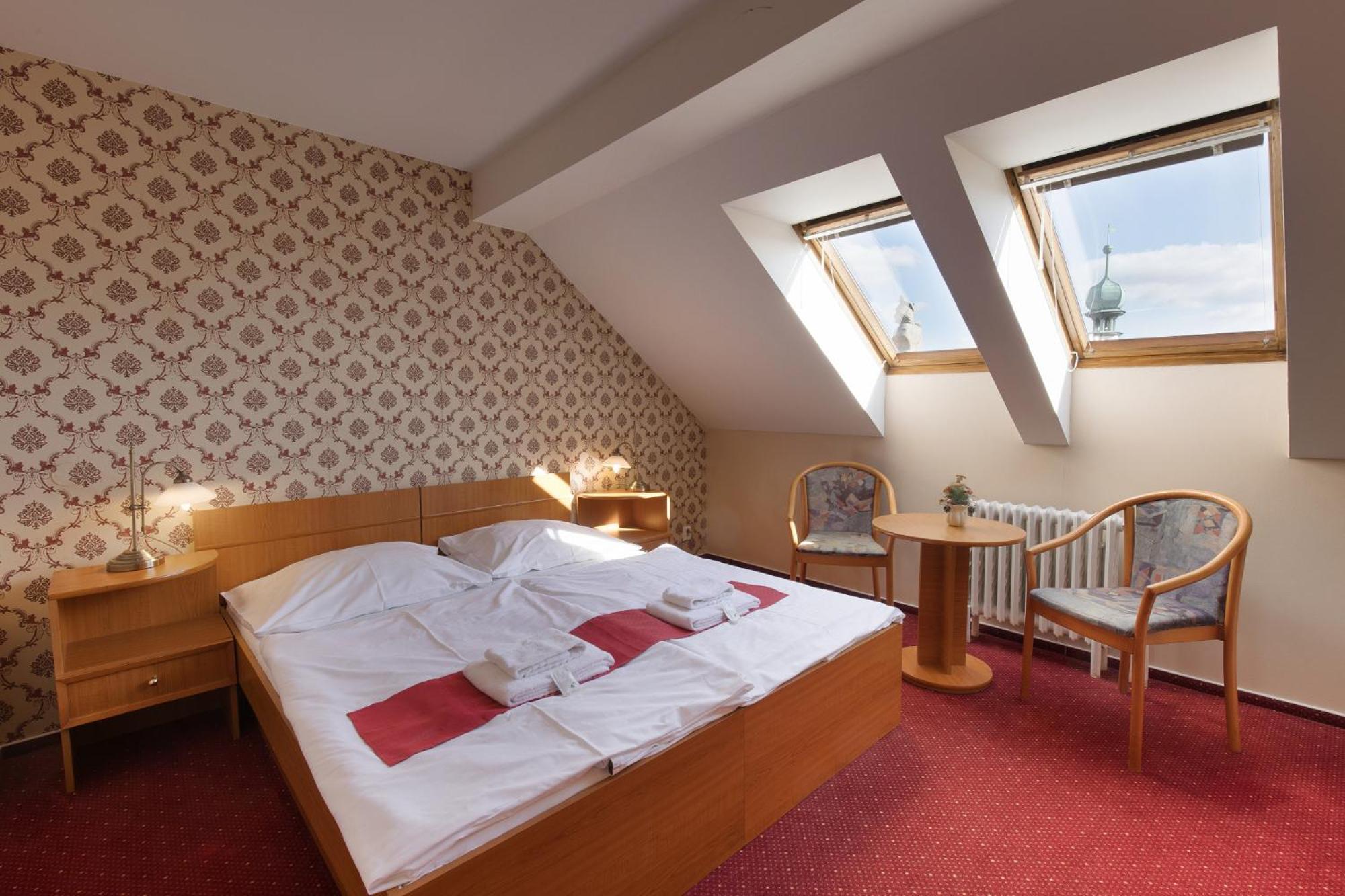 Hotel U Cerneho Orla Telc Exterior photo