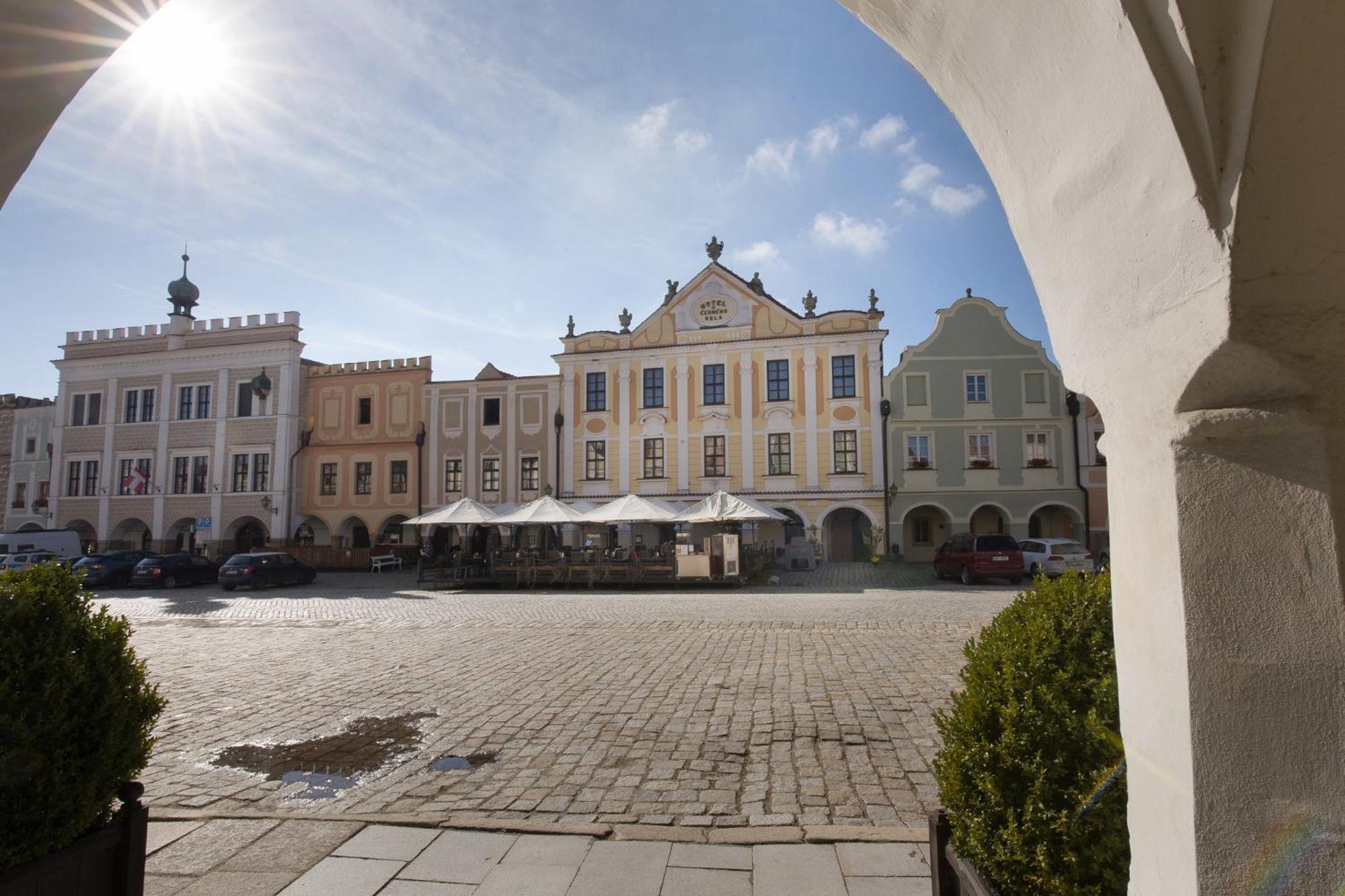 Hotel U Cerneho Orla Telc Exterior photo
