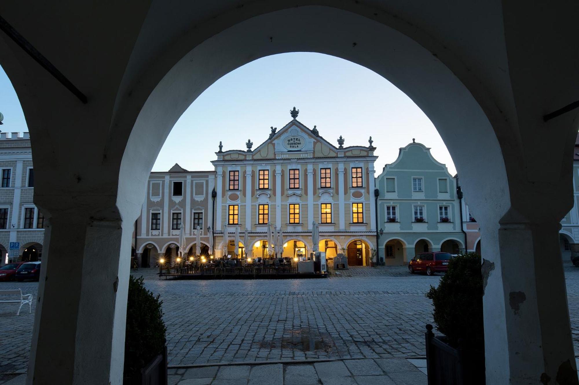 Hotel U Cerneho Orla Telc Exterior photo