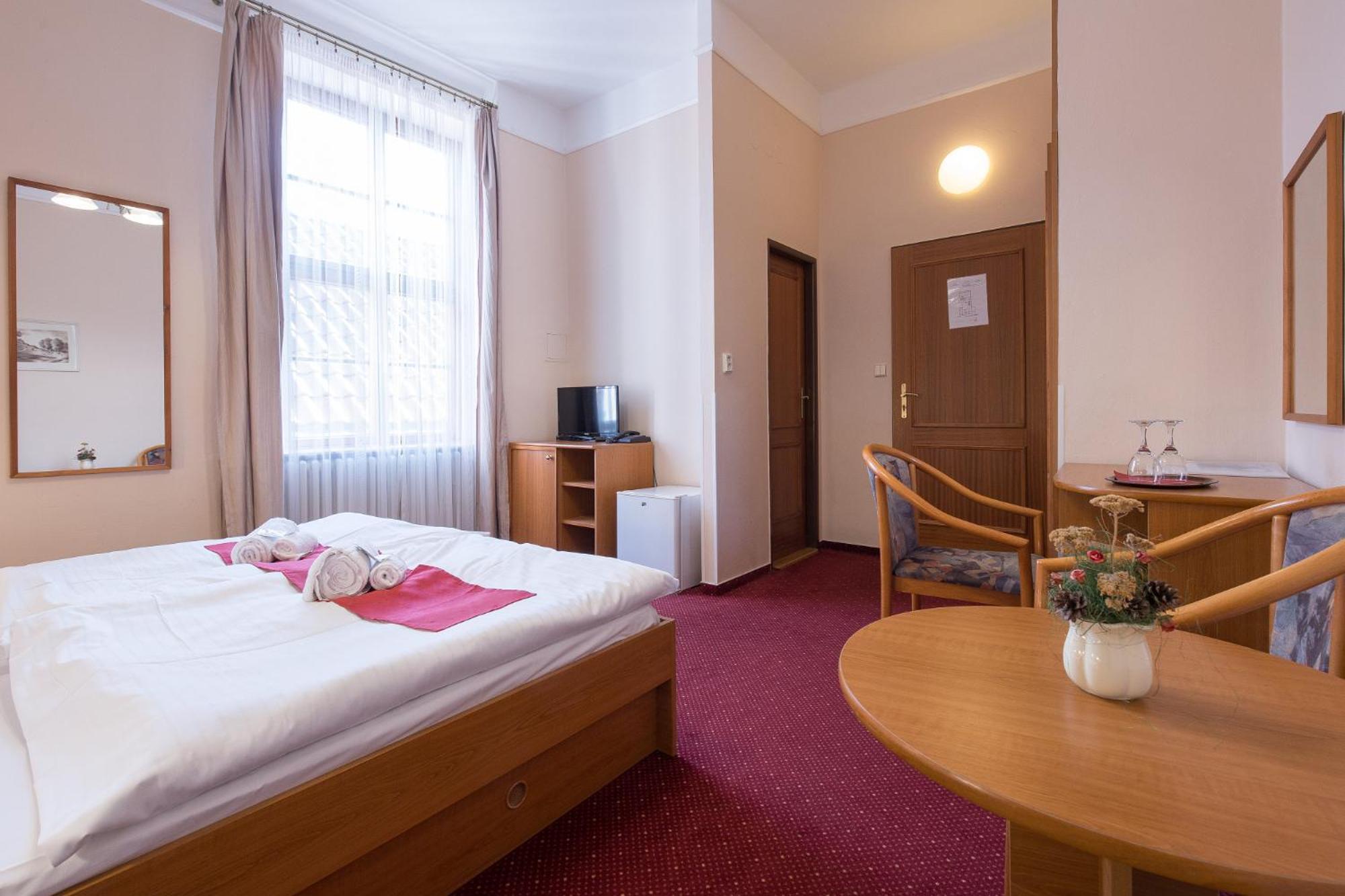 Hotel U Cerneho Orla Telc Exterior photo