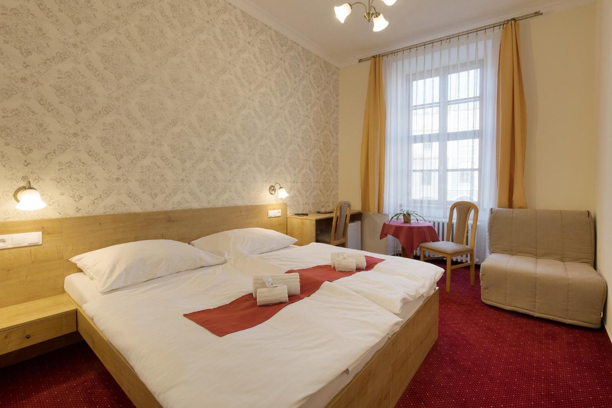 Hotel U Cerneho Orla Telc Exterior photo