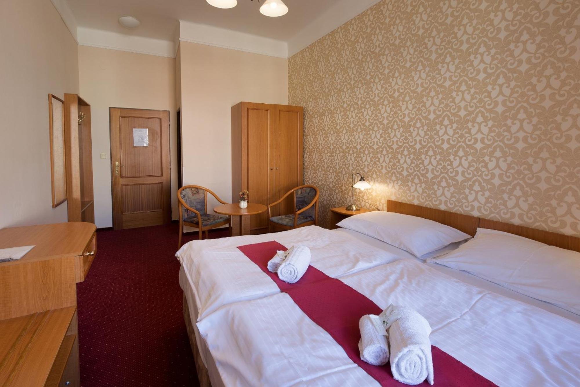 Hotel U Cerneho Orla Telc Exterior photo