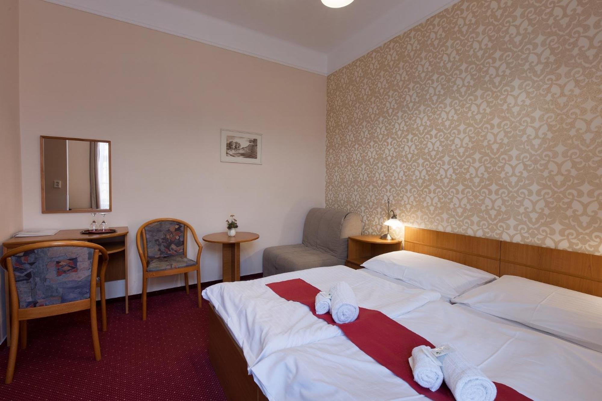 Hotel U Cerneho Orla Telc Exterior photo