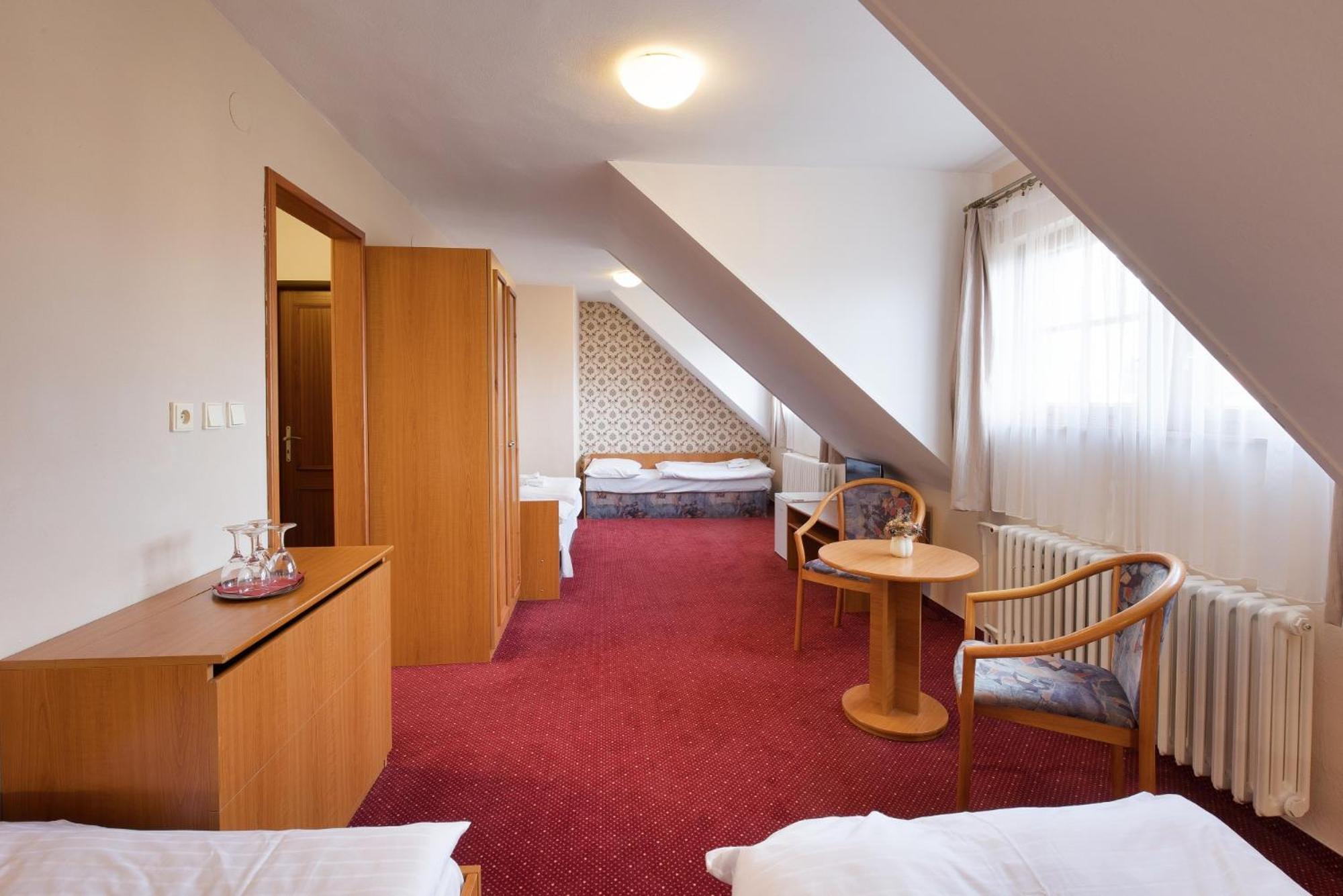 Hotel U Cerneho Orla Telc Exterior photo