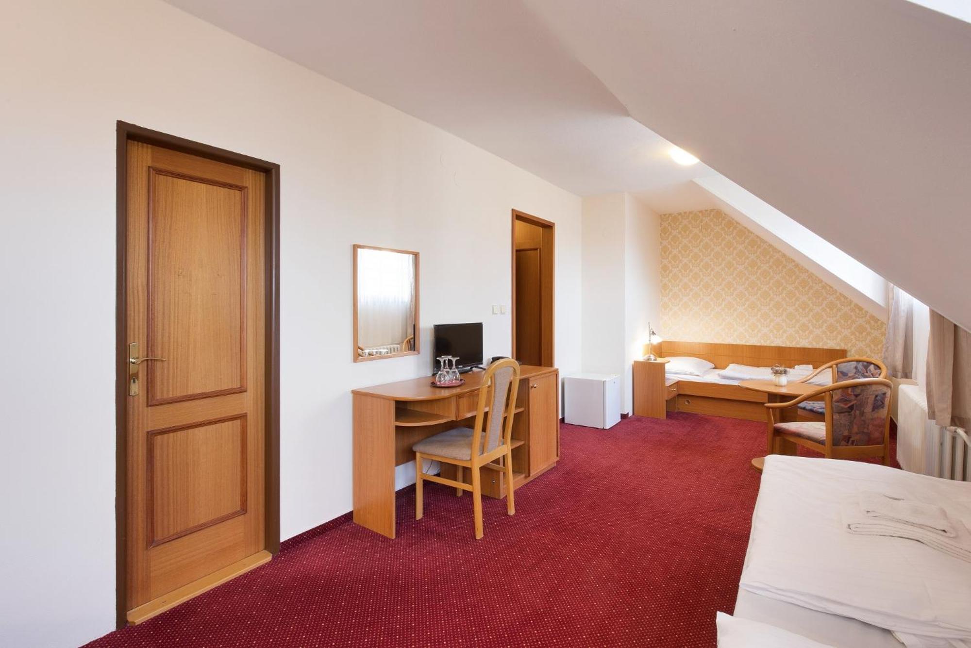 Hotel U Cerneho Orla Telc Exterior photo
